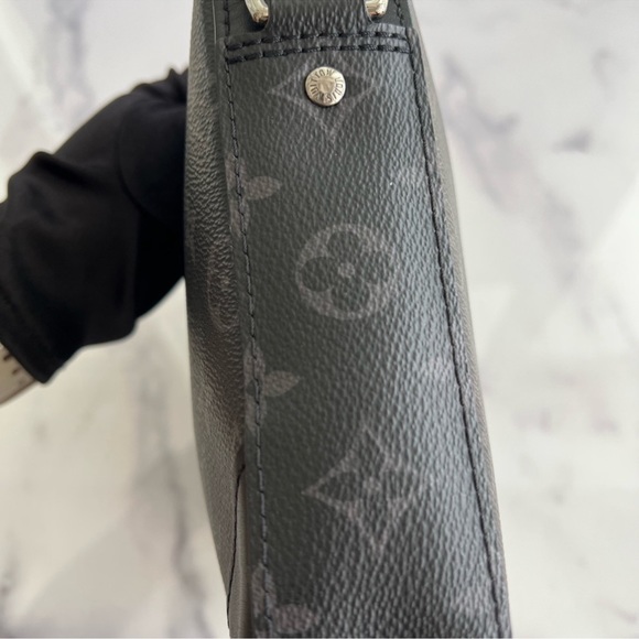 Authentic Louis Vuitton Eclipse reverse Monogram pouchette trio - Picture 5 of 15